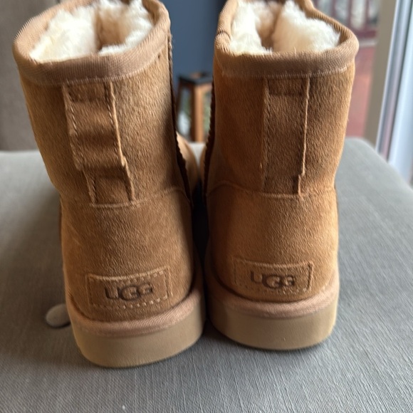 NWOB UGG Classic Mini Side Logo II Boots - Picture 4 of 6